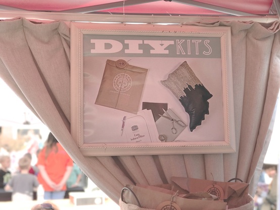 using signs in your craft show booth to draw attention