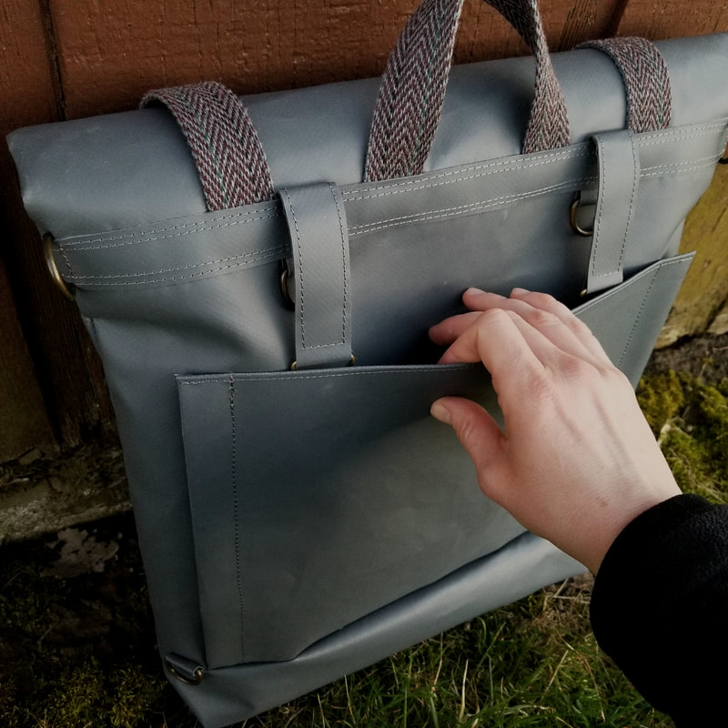 back of the huxley bag with alternate handle position