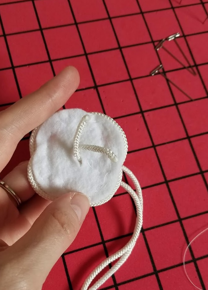 creating a decorative knot for felt toys