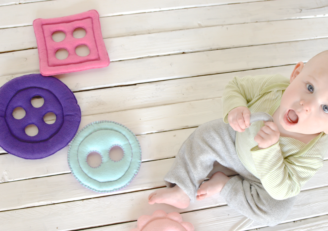 diy baby toy felt sewing buttons 
